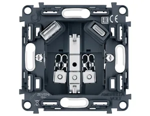 PR160 Механизм электрической розетки 2USB A+C 20W (быстрая зарядка) с/з на винтовых зажимах QUANT PRO