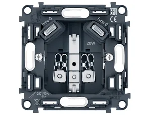 PR165 Механизм электрической розетки 2USB С+C 20W (быстрая зарядка) с/з на винтовых зажимах 16A-250V QUANT PRO