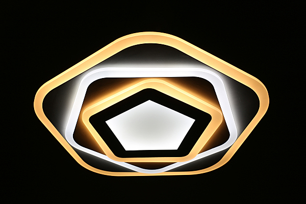 Потолочная люстра Monteluro OML-05407-70