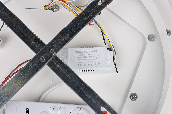 Потолочная люстра Monteluro OML-05407-70