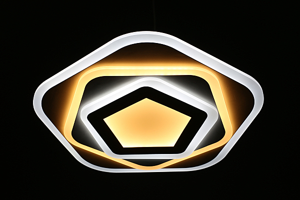 Потолочная люстра Monteluro OML-05407-70