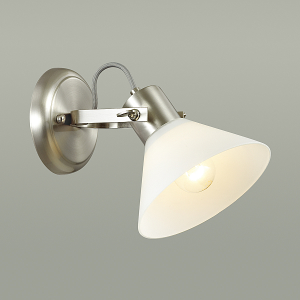 Настенное бра Effi 3707/1W