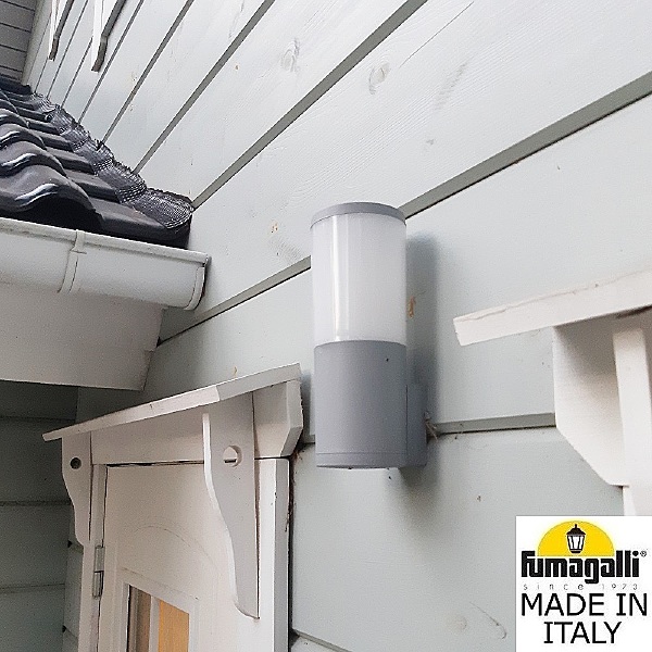 Уличный настенный светильник Amelia DR2.570.000.LYF1R