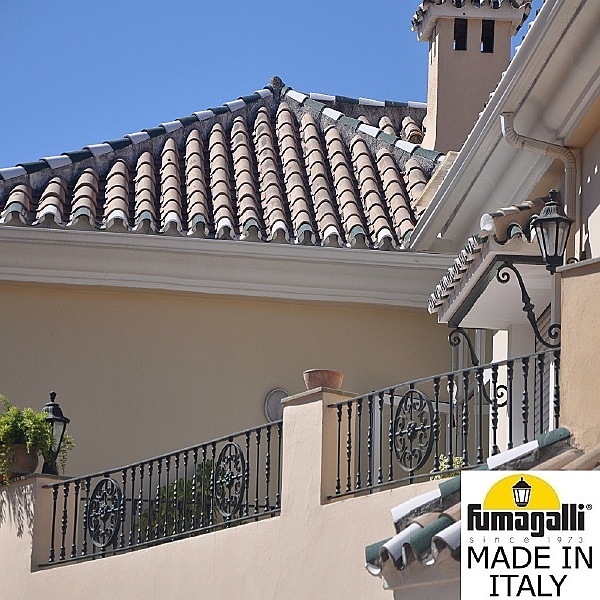 Уличный настенный светильник Rut E26.131.000.AXF1R