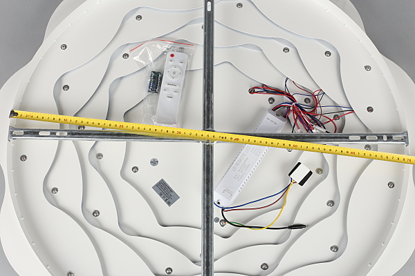 Потолочная люстра Varedo OML-07907-344