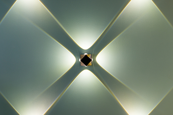 Уличный настенный светильник Diamanta 4218/4WL