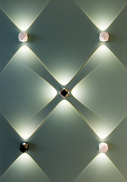 Уличный настенный светильник Diamanta 4218/8WL