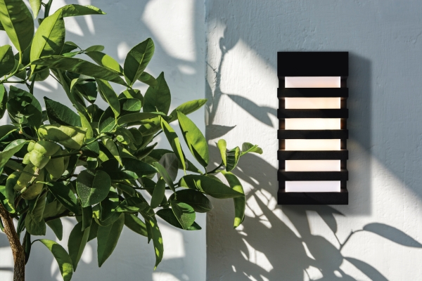 Уличный настенный светильник Remsa O034WL-02B