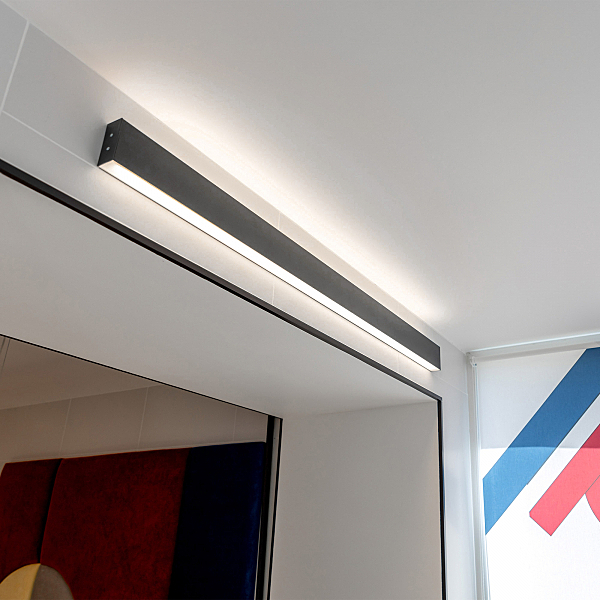 Настенный светильник Grand Линейный светодиодный накладной двусторонний светильник 78см 30W 6500K черная шагрень (101-100-40-78