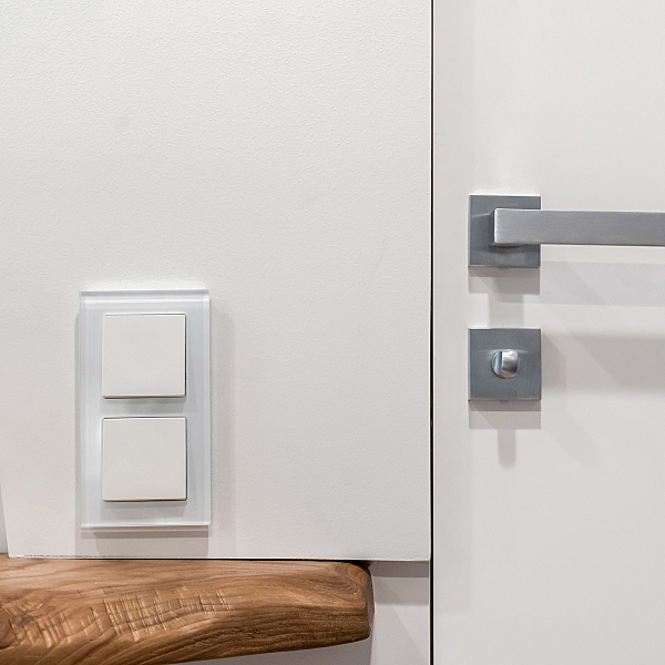 Выключатель W1110001/ Выключатель одноклавишный (белый)