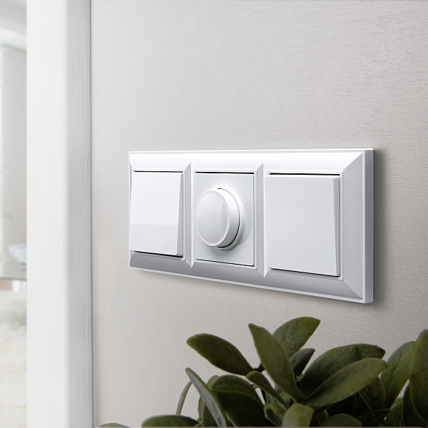 Выключатель W1112001/ Выключатель одноклавишный проходной (белый)