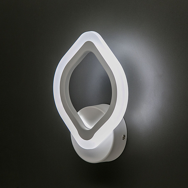 Настенное бра Ромби CL236B310