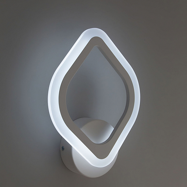 Настенное бра Ромби CL236B310