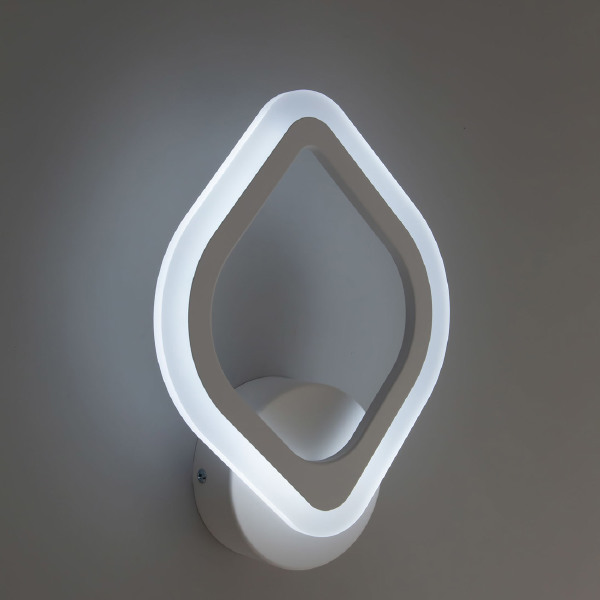 Настенное бра Ромби CL236B310