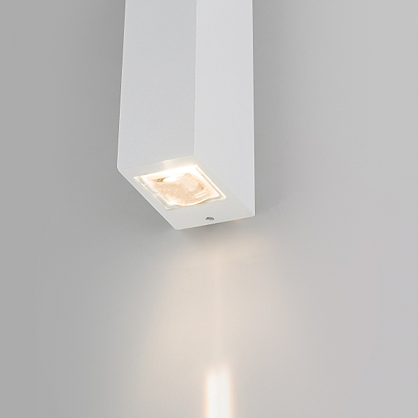 Уличный настенный светильник Blaze Blaze LED белый (35136/W)