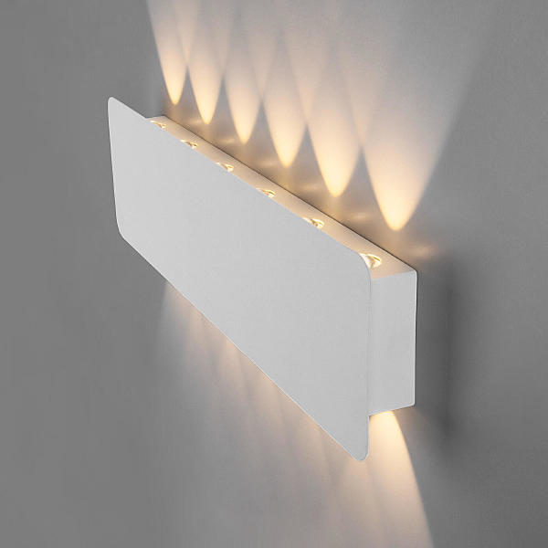 Настенный светильник Angle 40139/1 LED белый