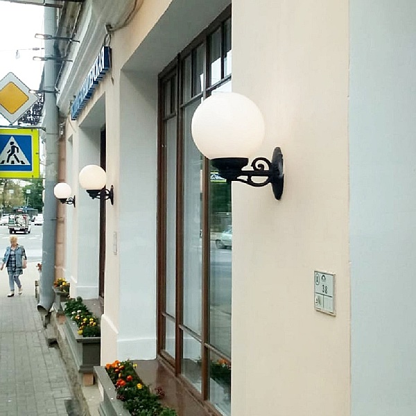 Уличный настенный светильник Globe 250 G25.131.000.AYF1R