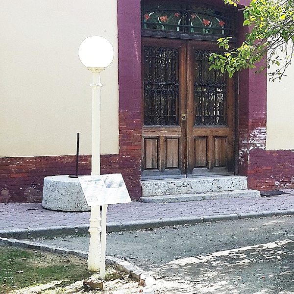 Уличный наземный светильник Globe 300 G30.202.000.WYF1R