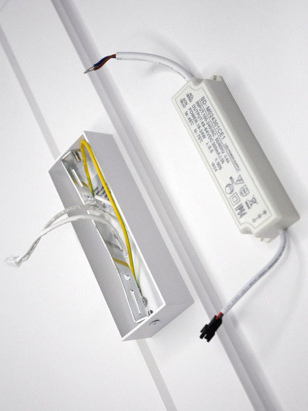 Настенный светильник 803 GW-8083L-24W-WW-Wh