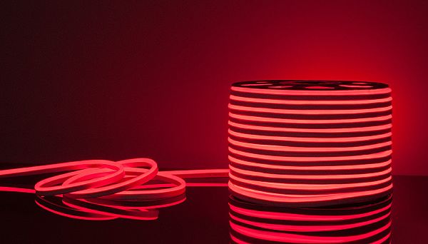 Светодиодный шнур LS 001 220V 9,6 IP67 Гибкий неон LS001 220V 9.6W 120Led 2835 IP67 односторонний красный, 50 м