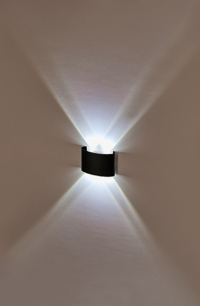 Уличный настенный светильник Cross IL.0014.0001-4 BK