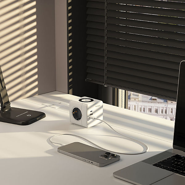 Розетка Werkel W6513501/ Розеточный блок 3-местный + 3 USB + беспроводная зарядка