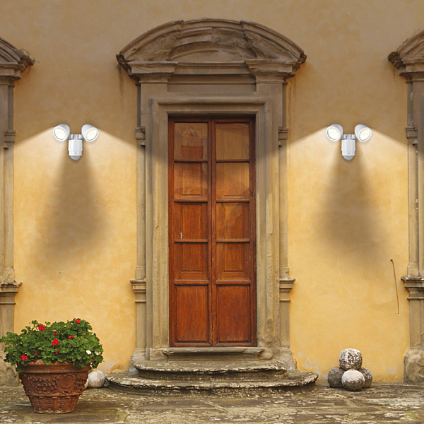 Уличный настенный светильник Titan 357346