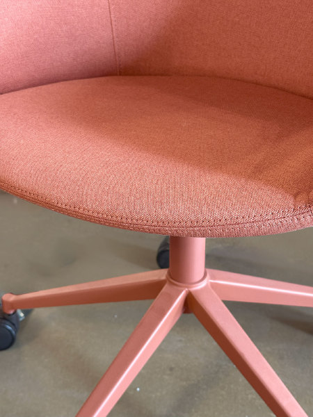 Кресло офисное Rio Rio Office Leg Armchair