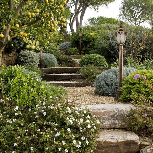 Уличный наземный светильник Alessano 100017/1100