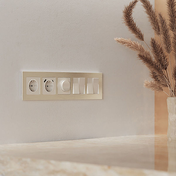 Рамка AluMax шампань W0053511/ Рамка на 5 постов AluMax (шампань)