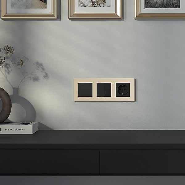 Рамка W0032911/ Рамка на 3 поста Slab (шампань софт)