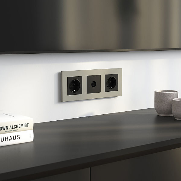 Рамка W0032917/ Рамка на 3 поста Slab (дымчатый софт)