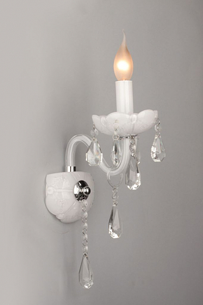 Настенное бра Avellino OML-33103-01