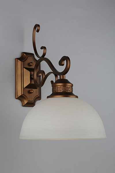 Настенное бра Verbano OML-73701-01