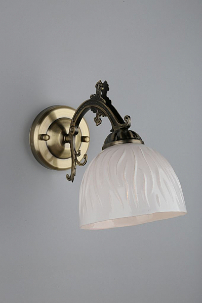 Настенное бра Mantua OML-61101-01